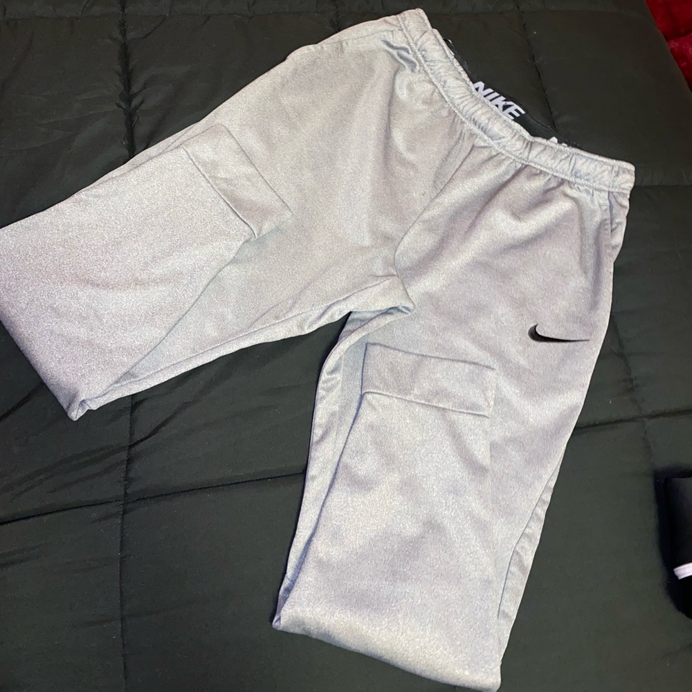 GRAY NIKE DRI FIT SWEATPANTS!!
